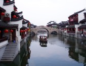 Häuser am Wasser Shanghai: am Wasser