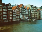 Hamburg: Häuser an der Elbe