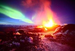 Vulkan vom Polarlicht geküsst
