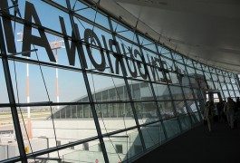 In Israel dürfen Sicherheitsbeamte am Flughafen E-Mails kontrollieren