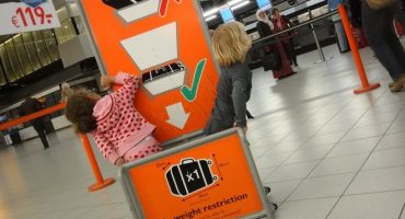 easyJet speckt beim Handgepäck ab