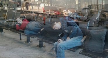 Übernachten am Flughafen: Nickerchen vor dem Check-in