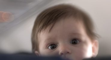 Baby on Board: Tipps fürs Fliegen mit Babys und Kleinkindern