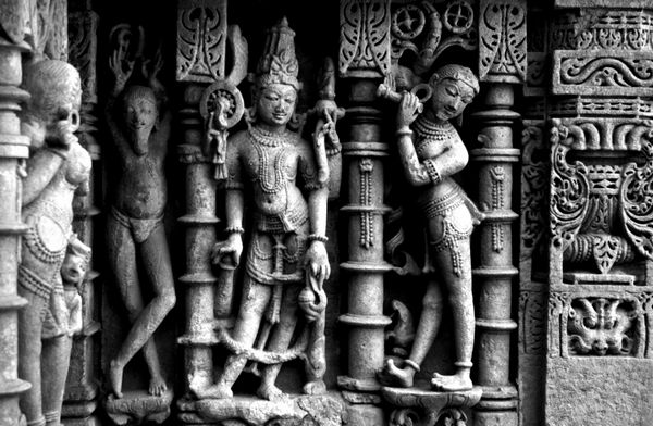 Dekoration am Rani Ki Vav (Stufenbrunnen der Königin) in Patan, Gujarat