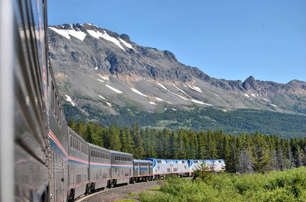 Amtrak-empire-builder-Glacier-Park