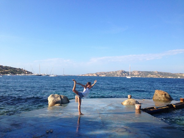 jeanette yoga in sardinien
