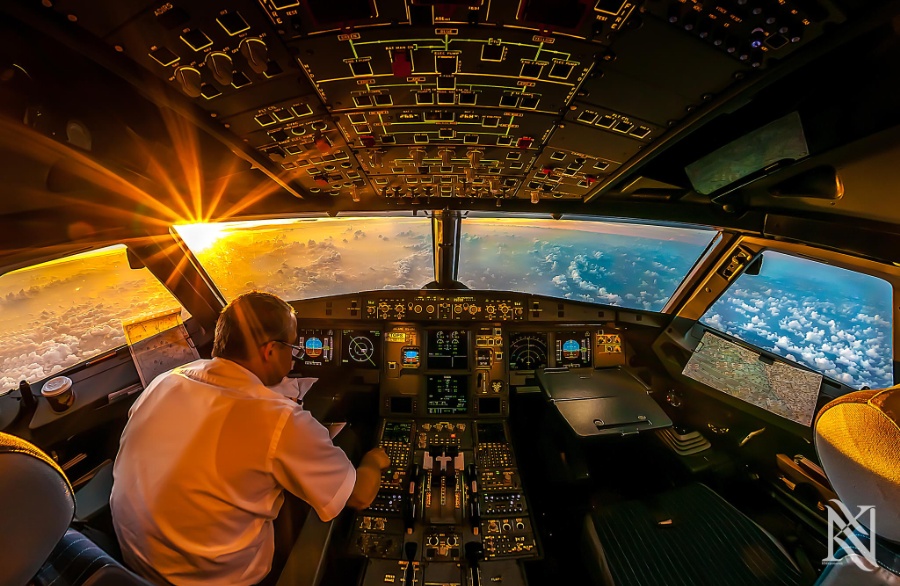 cockpit2
