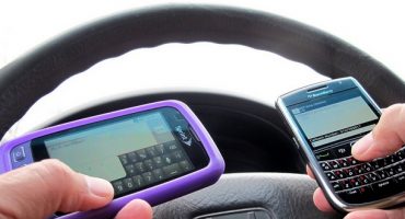 Hände weg vom Handy am Steuer
