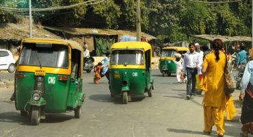 Immer mehr Frauen in Indien fahren Rikscha