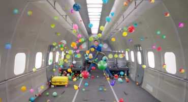 Musikvideo zeigt Schwerelosigkeit im Flugzeug