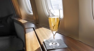 Kindermädchen und Sekt – Das sind die Extra-Leistungen der Airlines