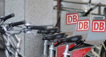 DB: Ein Ticket für Flugzeug, Zug, Taxi und Leihrad