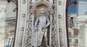 Tourist macht Selfie, zerstört 126 Jahre alte Statue