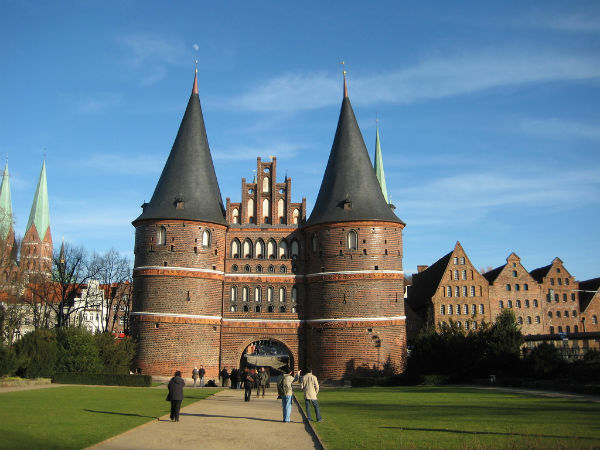 Das Holstentor ist das Wahrzeichen der Stadt Lübeck.