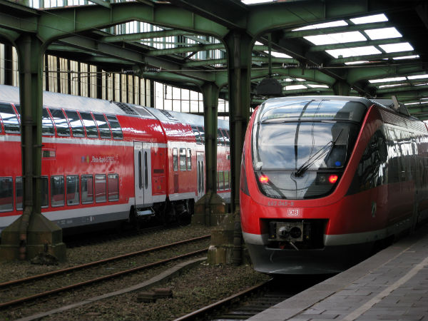 Wer die Umwelt schonen möchte, sollte lieber auf öffentliche Verkehrsmittel zurückgreifen.