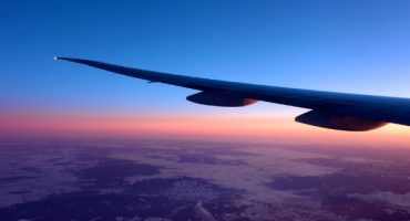 Neue Jetlag-Studie: Regelmäßiges Essen mildert die Symptome