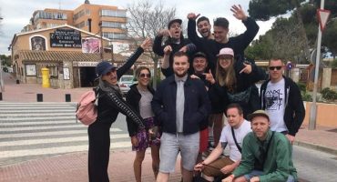 Gruppe ersetzt Freund durch einen völlig Fremden für Mallorca-Urlaub