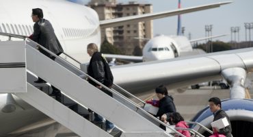 Gut zu wissen: Das würde passieren, wenn man die Flugzeugtür während des Fluges öffnen würde