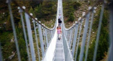 Schweiz eröffnet längste Hängeseilbrücke der Welt